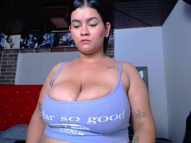 KrissSweetBoobs webcam