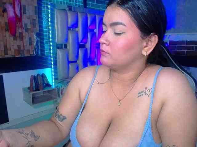 KrissSweetBoobs webcam