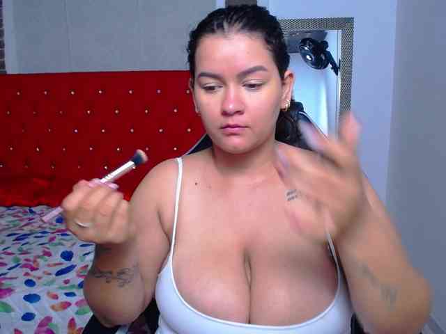 KrissSweetBoobs webcam