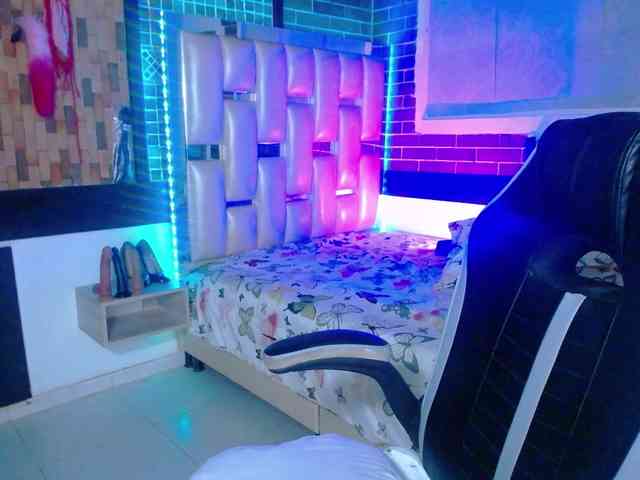 KrissSweetBoobs webcam