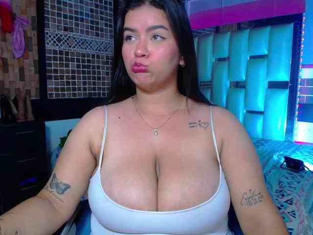 KrissSweetBoobs webcam