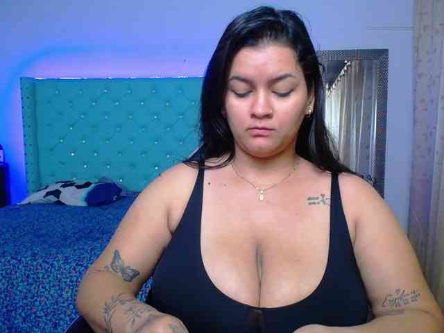 KrissSweetBoobs webcam