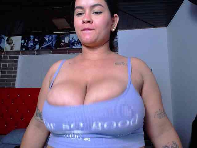 KrissSweetBoobs webcam