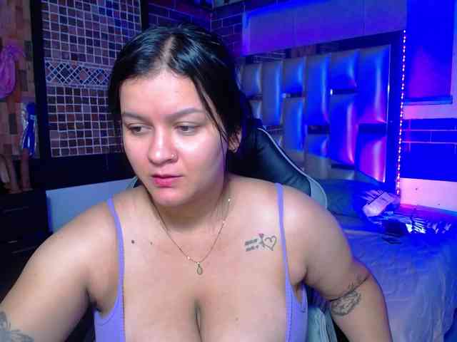 KrissSweetBoobs webcam