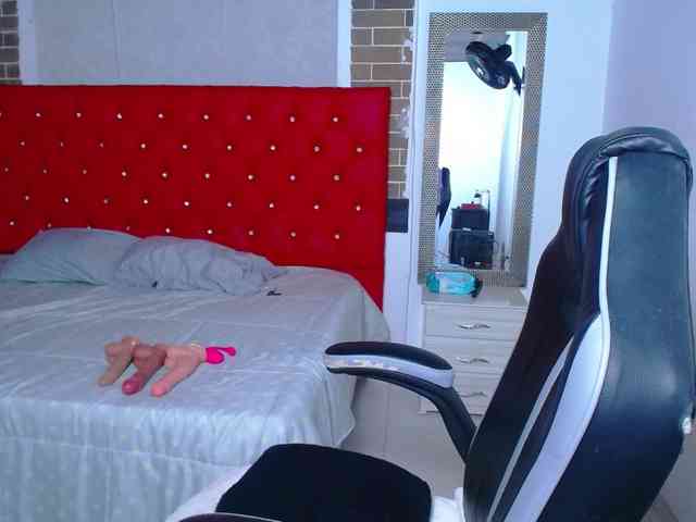 KrissSweetBoobs webcam