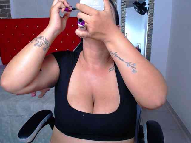 KrissSweetBoobs webcam