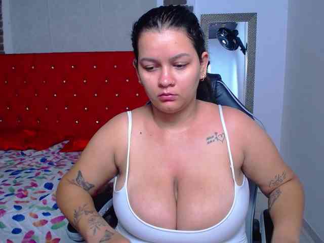 KrissSweetBoobs webcam