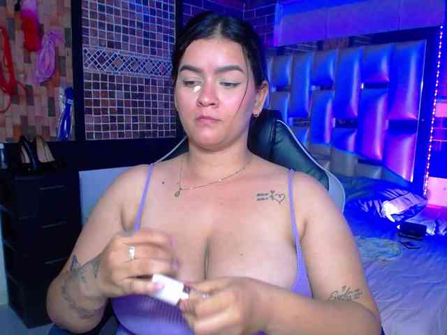 KrissSweetBoobs webcam