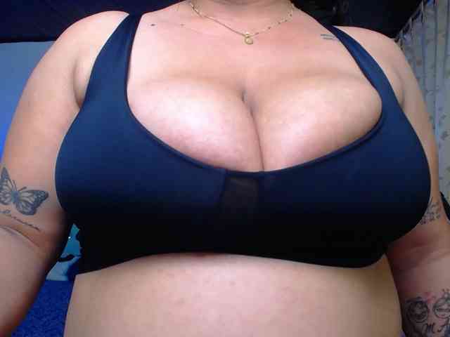 KrissSweetBoobs webcam