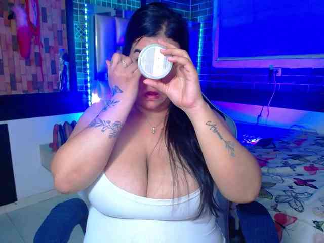 KrissSweetBoobs webcam