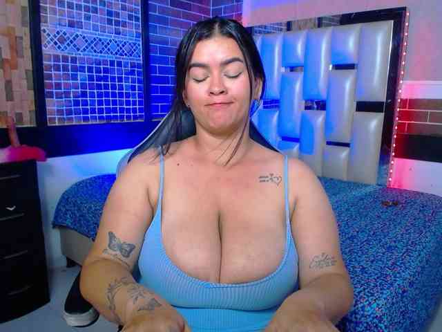 KrissSweetBoobs webcam