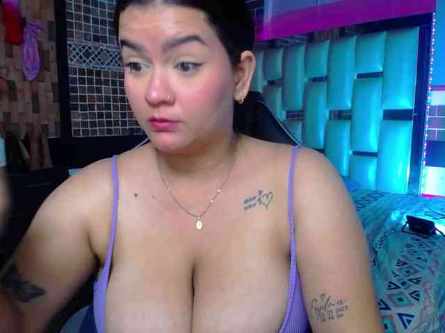 KrissSweetBoobs webcam