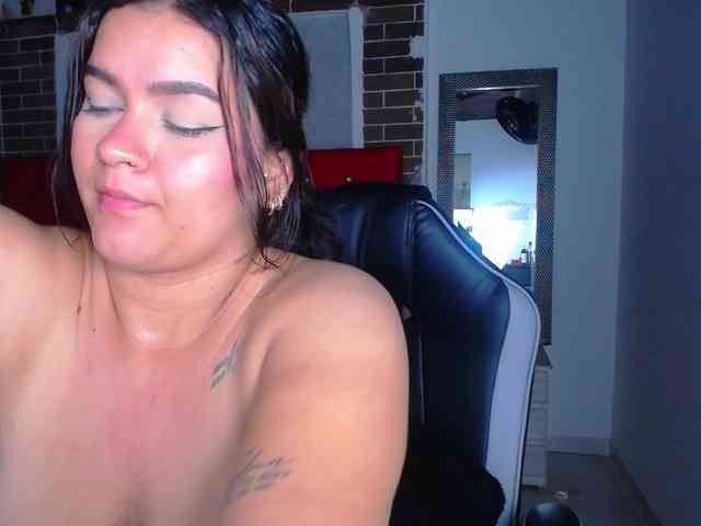 KrissSweetBoobs webcam