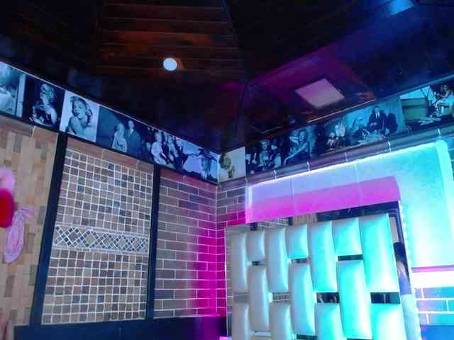 KrissSweetBoobs webcam