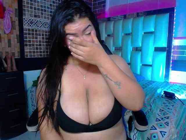 KrissSweetBoobs webcam