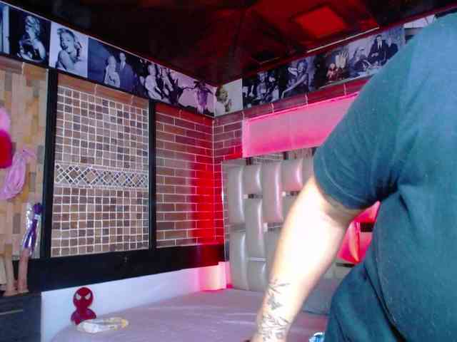 KrissSweetBoobs webcam