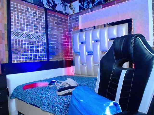 KrissSweetBoobs webcam