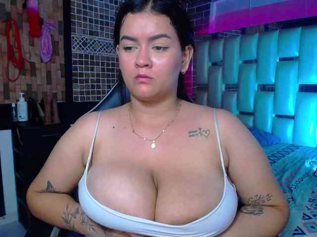 KrissSweetBoobs webcam