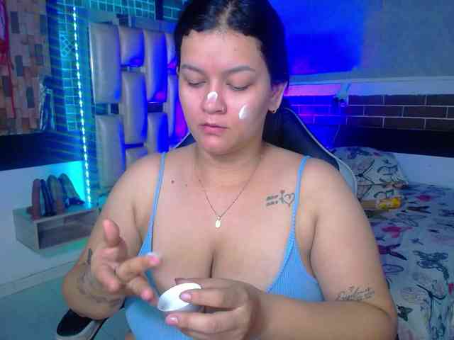 KrissSweetBoobs webcam