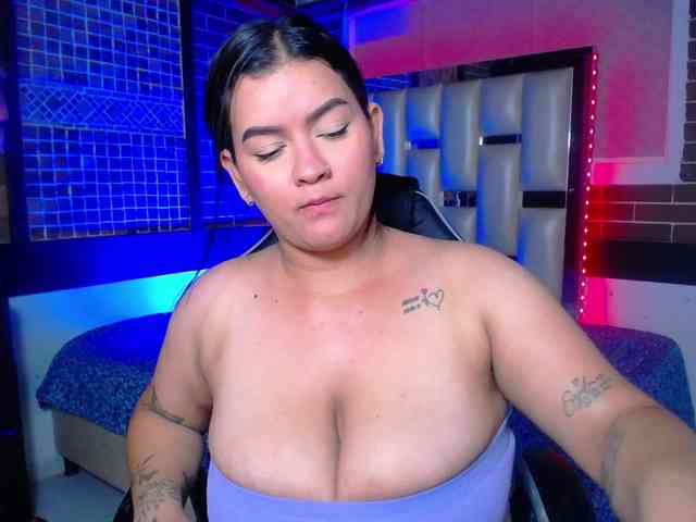 KrissSweetBoobs Live Webcam on BongaCams