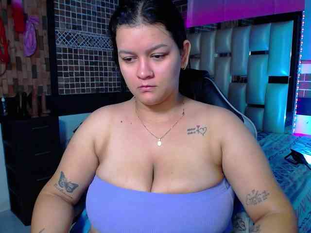 KrissSweetBoobs webcam