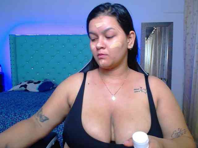 KrissSweetBoobs webcam