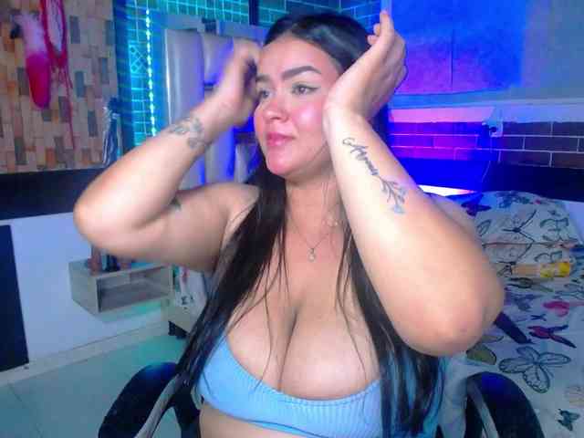 KrissSweetBoobs webcam