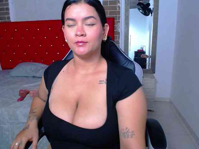 KrissSweetBoobs webcam