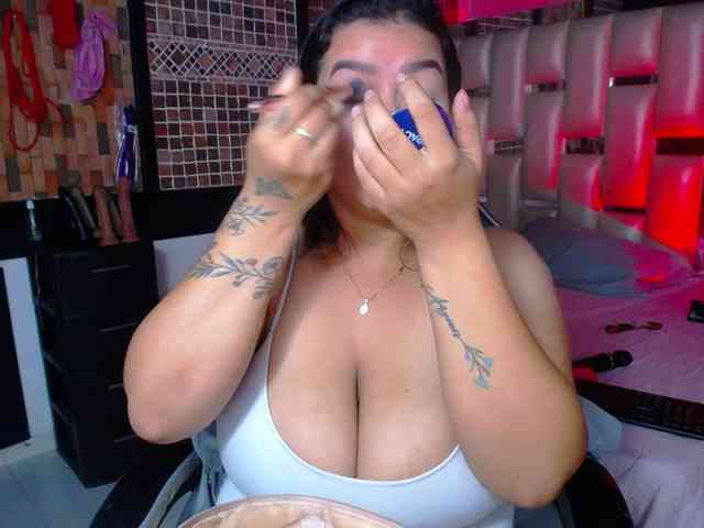 KrissSweetBoobs webcam