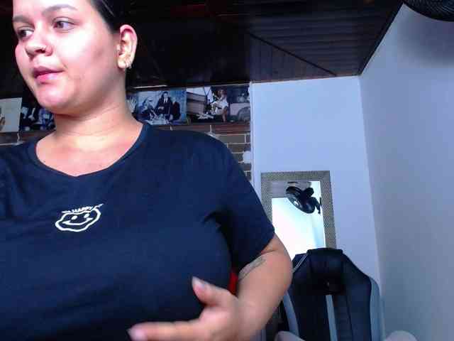 KrissSweetBoobs webcam
