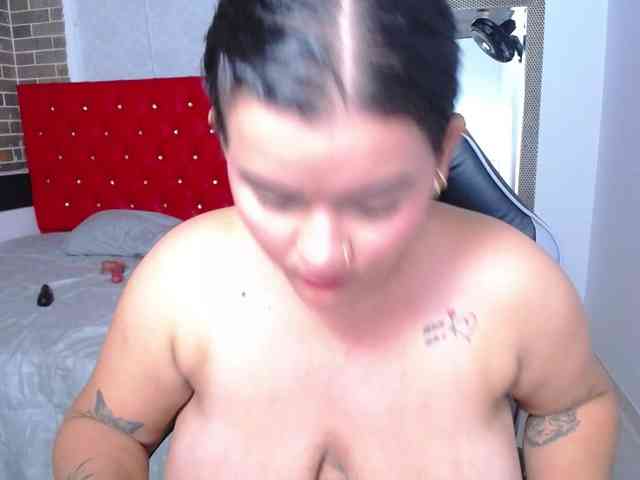 KrissSweetBoobs webcam