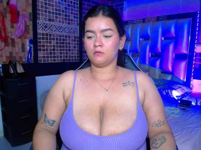 KrissSweetBoobs webcam