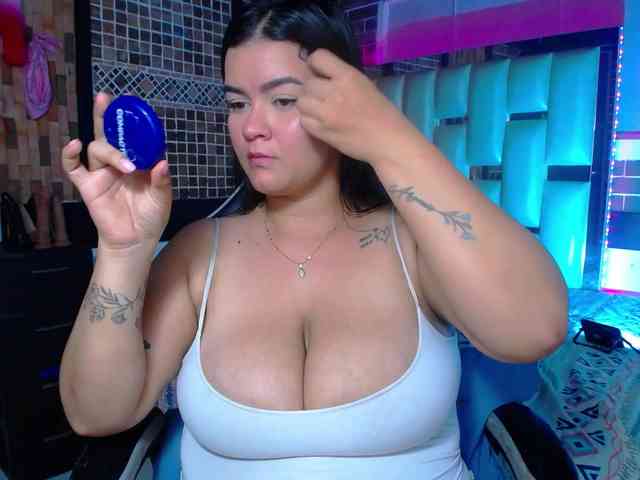 KrissSweetBoobs webcam