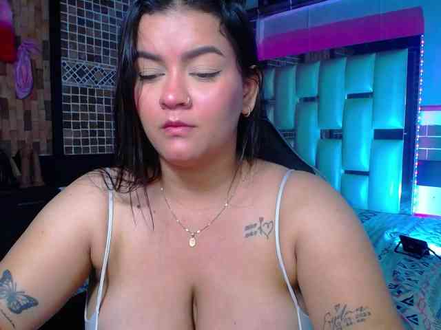 KrissSweetBoobs webcam