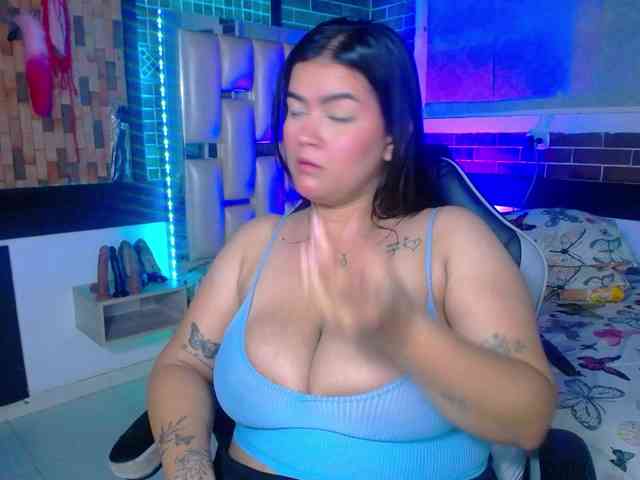 KrissSweetBoobs webcam