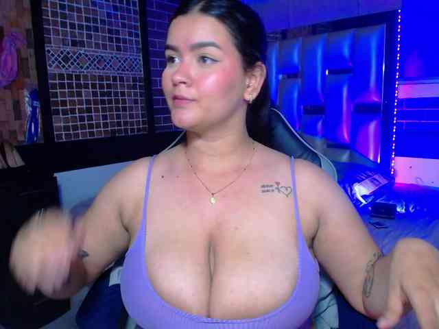 KrissSweetBoobs webcam