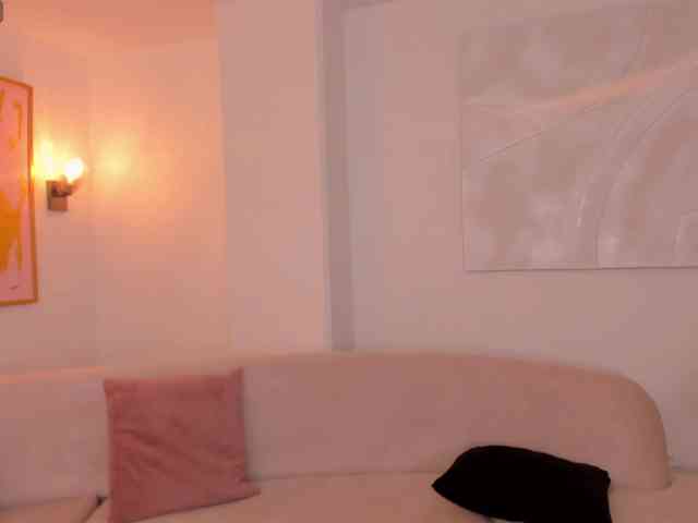 EllieScott webcam