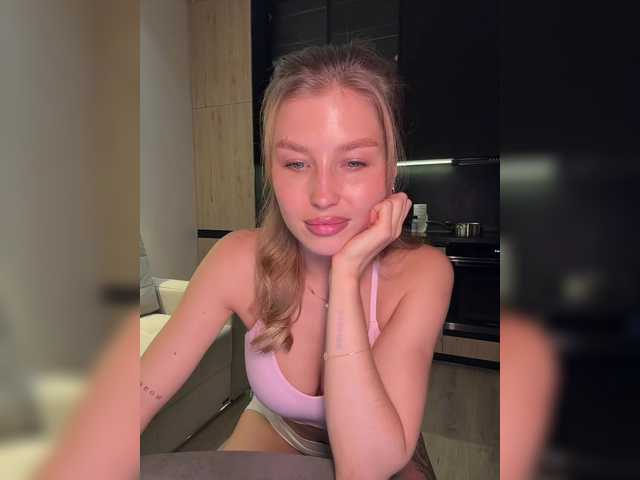 sweetpeach77's BongaCams show and profile