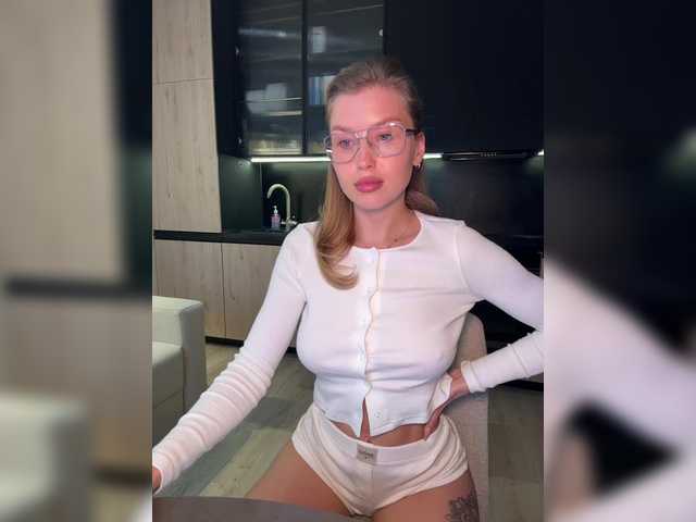 sweetpeach77's BongaCams show and profile