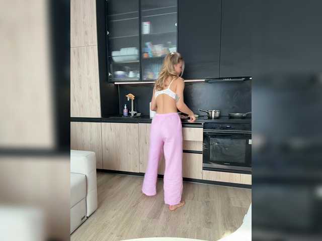 sweetpeach77's BongaCams show and profile