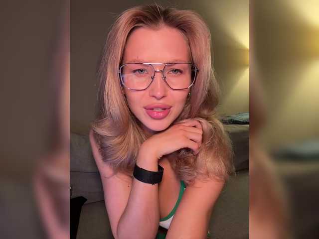 Join BongaCams's Sweetpeach77 sweetpeach77 from BongaCams