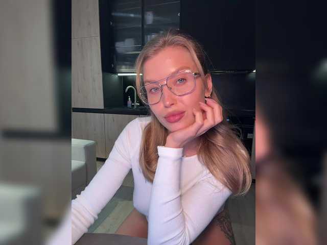 sweetpeach77's BongaCams show and profile