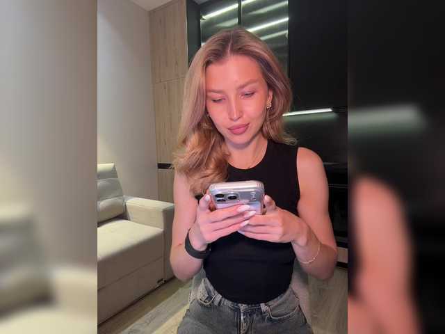 sweetpeach77's BongaCams show and profile