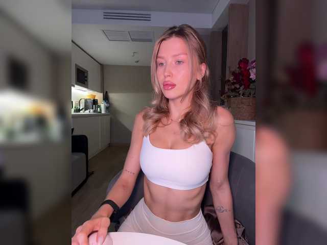 sweetpeach77 from BongaCams
