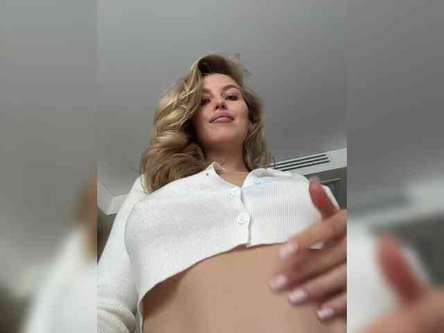 sweetpeach77 Live Webcam on BongaCams