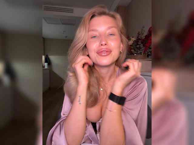 sweetpeach77 Live Webcam on BongaCams