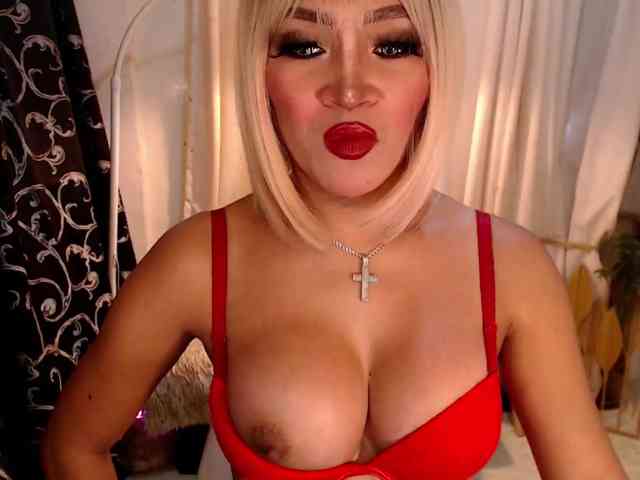 QueenMajesty Live Webcam on BongaCams