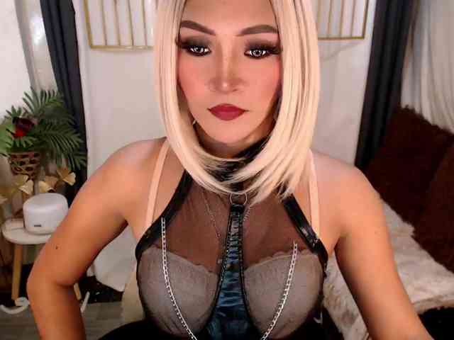 QueenMajesty Live Webcam on BongaCams