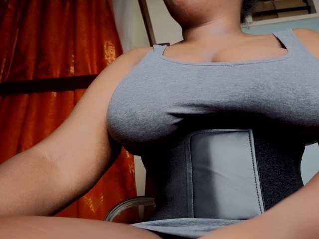 bigzonroe24 Live Cam on BongaCams