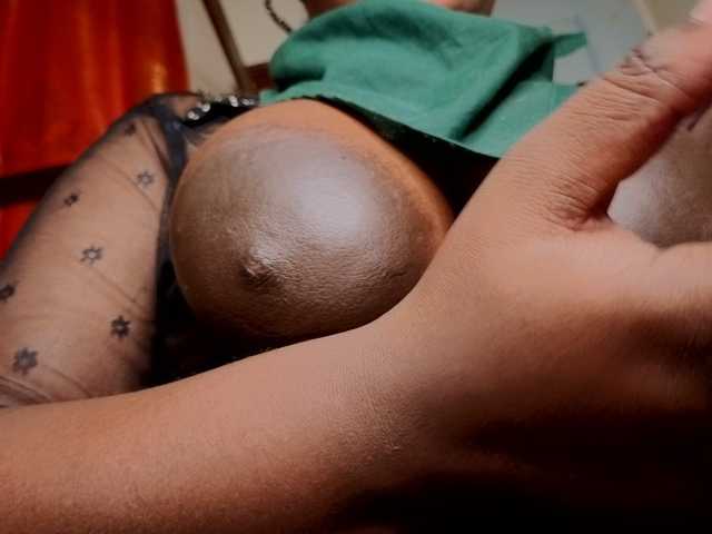 bigzonroe24's BongaCams show and profile